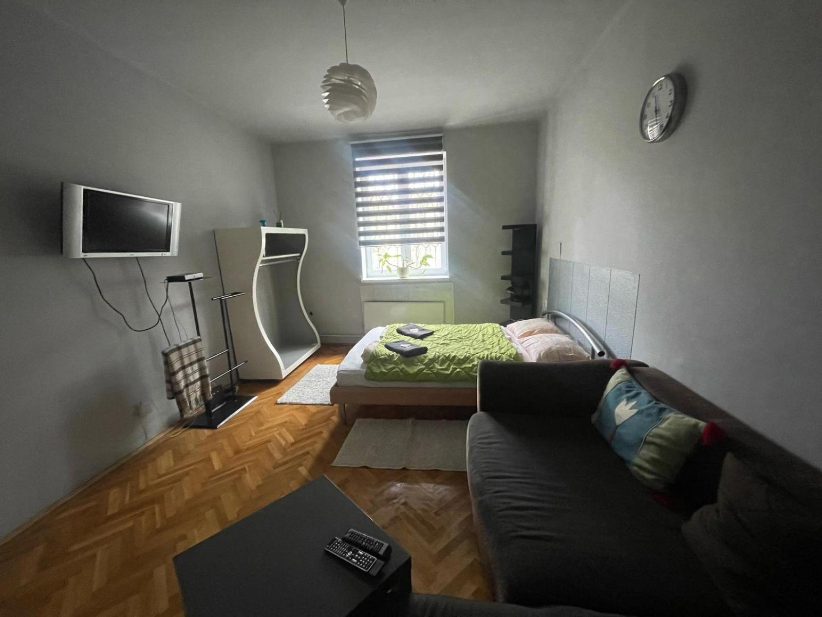 Downtown Apartman Near City Center & Miskolc Plaza Екстериор снимка