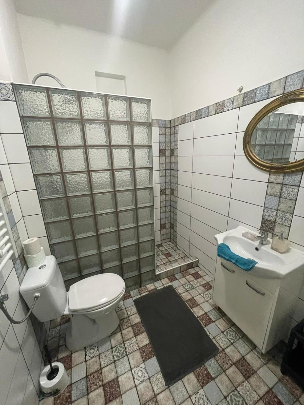 Downtown Apartman Near City Center & Miskolc Plaza Екстериор снимка
